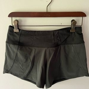Lululemon Speed Shorts 4" Size 4 Solid Camo Green